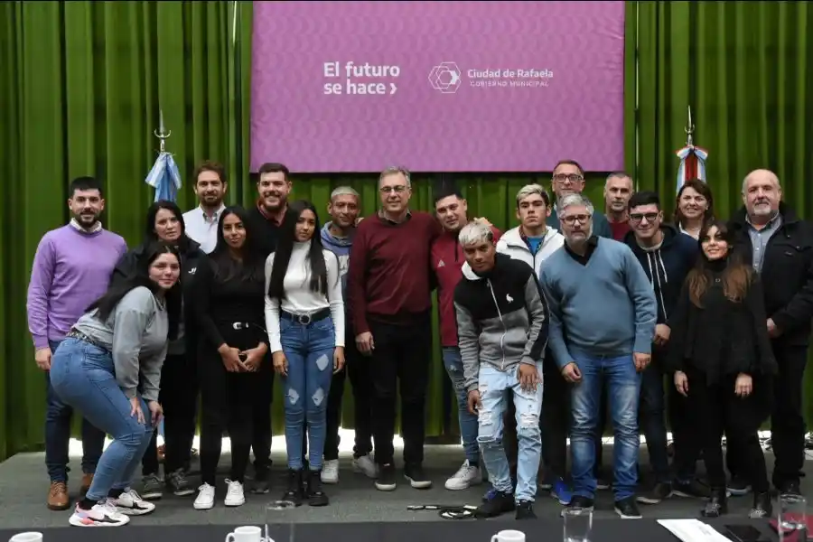Egresados del Centro Municipal de Oficios se incorporan a empresas