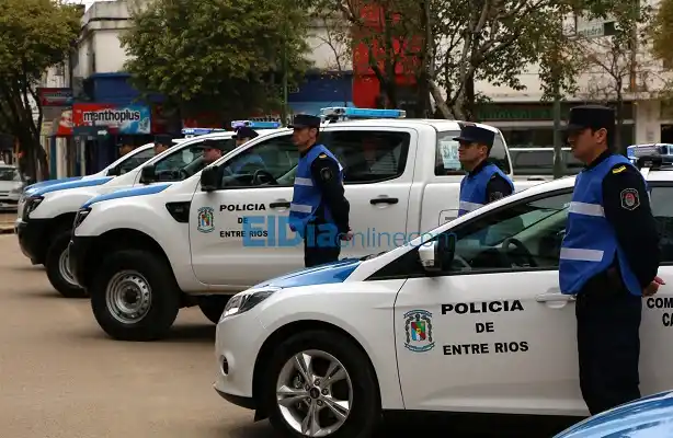 Sin tatuajes visibles y estar soltero/a: algunos de los requisitos para entrar a la Policía