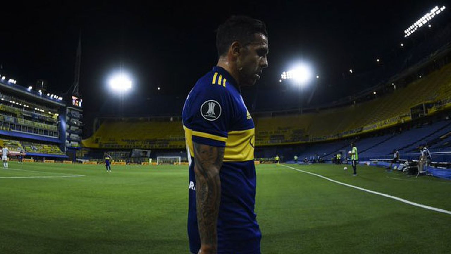 Tevez disparó contra Riquelme: "Deja mucho que desear"