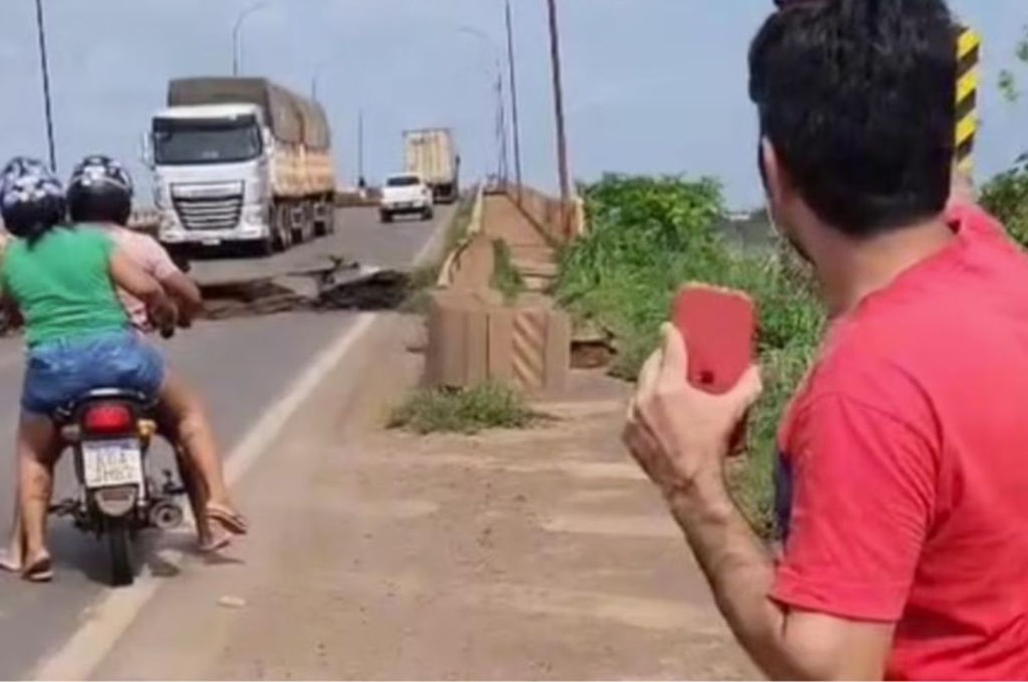 Se derrumbó un puente