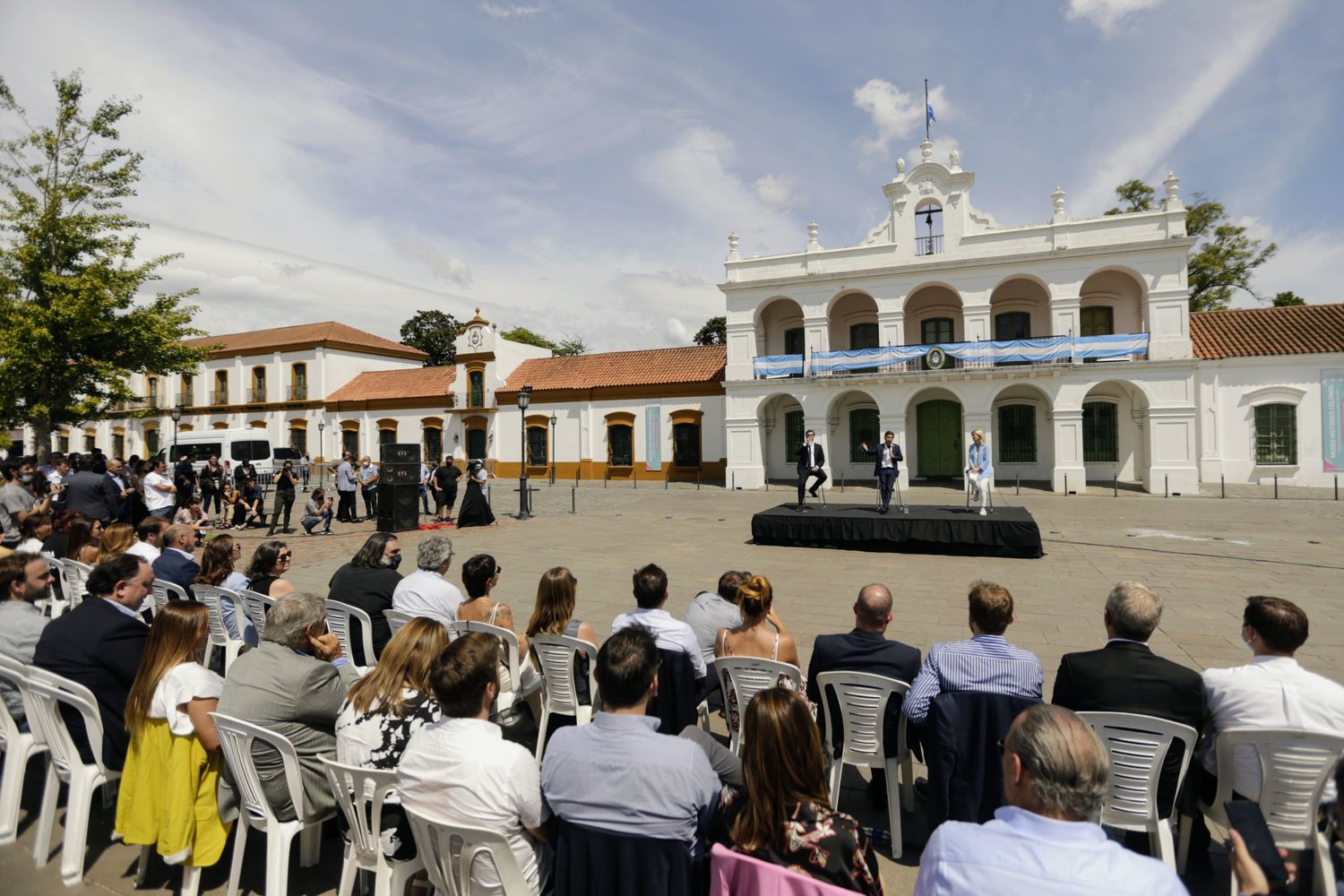 Kicillof encabezó el acto por el 202° aniversario de la Provincia y pidió "pelear por la identidad y la integración"