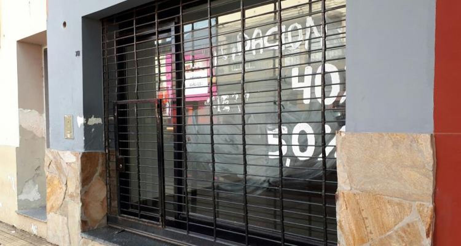 Aumentos de tarifas  y retracción del consumo provocan cierre de comercios