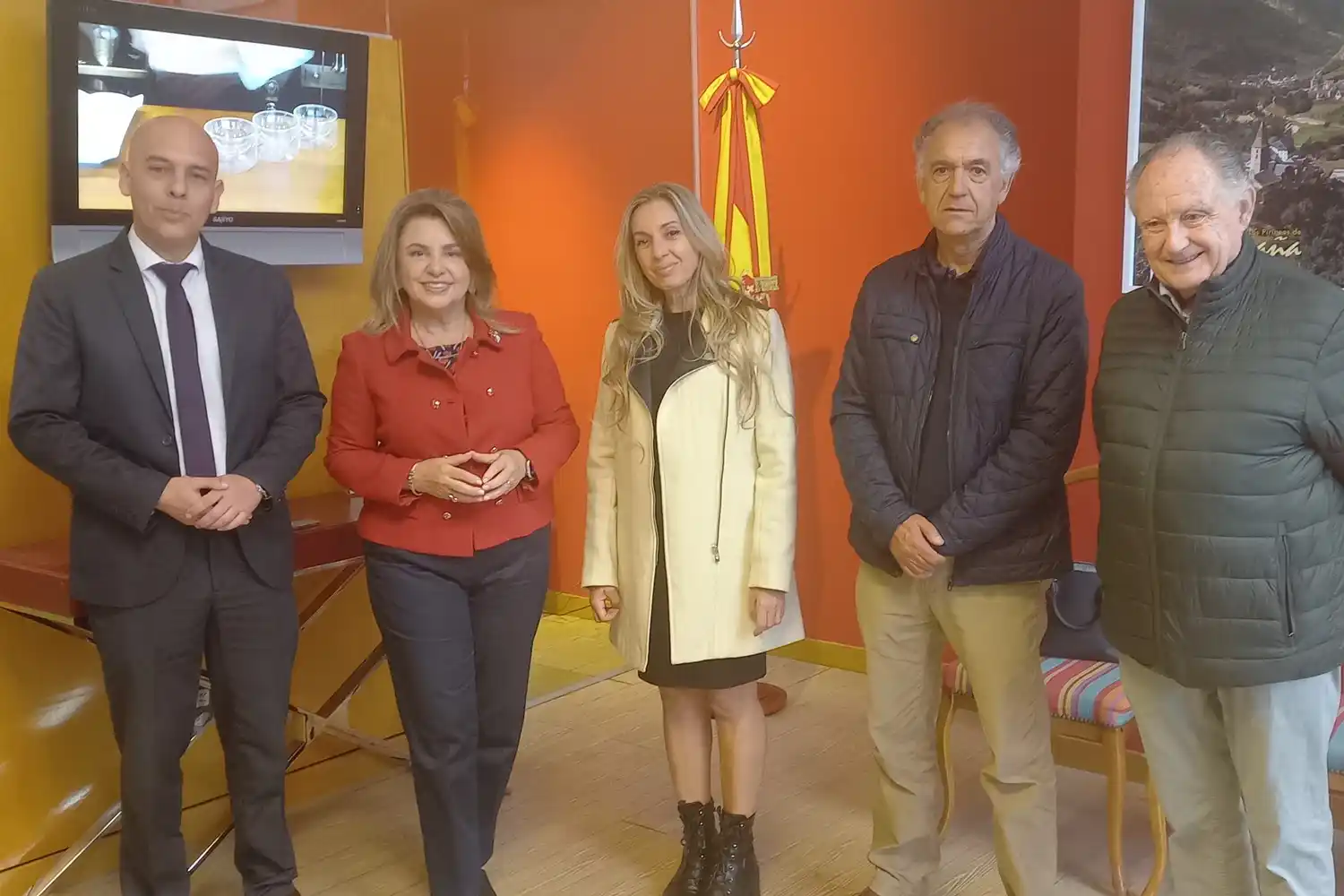 Claudia Alvarez Argüelles y Ana Zaninetti, junto a representantes de diferentes centros españoles.