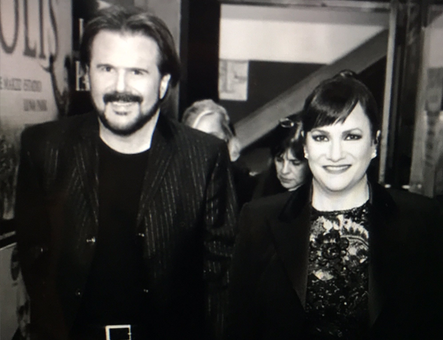 Pimpinela moderniza "Olvídame y pega la vuelta"