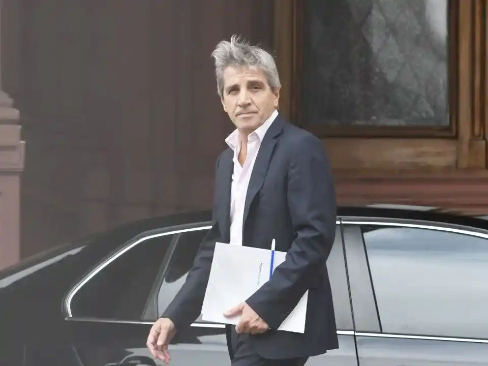 Con el debut de las bandas, el Gobierno planea alternativas para pagar los vencimientos