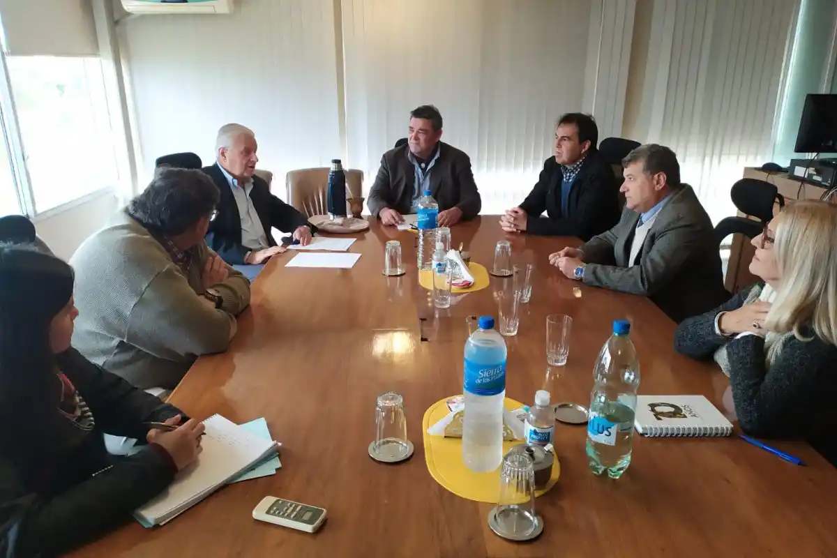 La CARU quiere poner en marcha un transporte fluvial de pasajeros por el Río Uruguay