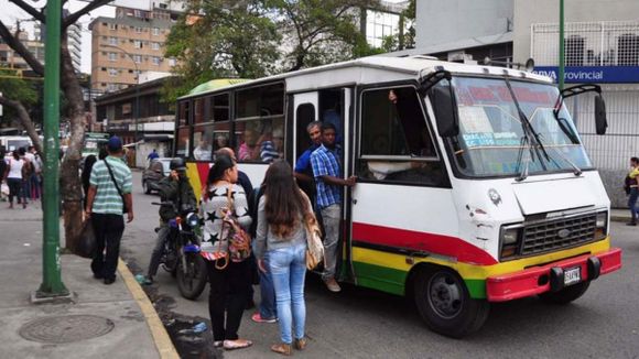 ¿NO HUBO AUMENTO? Transportistas defienden el ajuste del pasaje a Bs. 3 por el alza del dólar