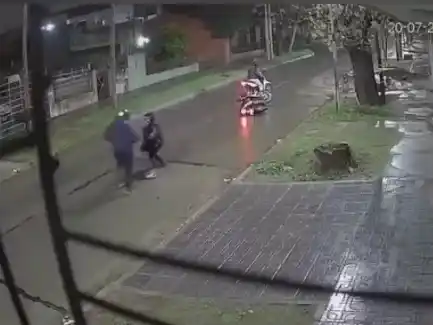 Captura de una cámara de seguridad que captó el momento del asesinato en Loma Hemosa.