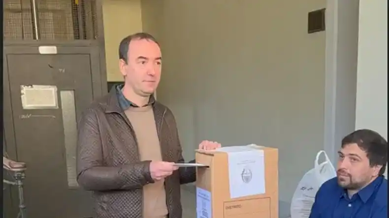 Francisco Adorni tardó en votar en La Plata porque no había autoridades