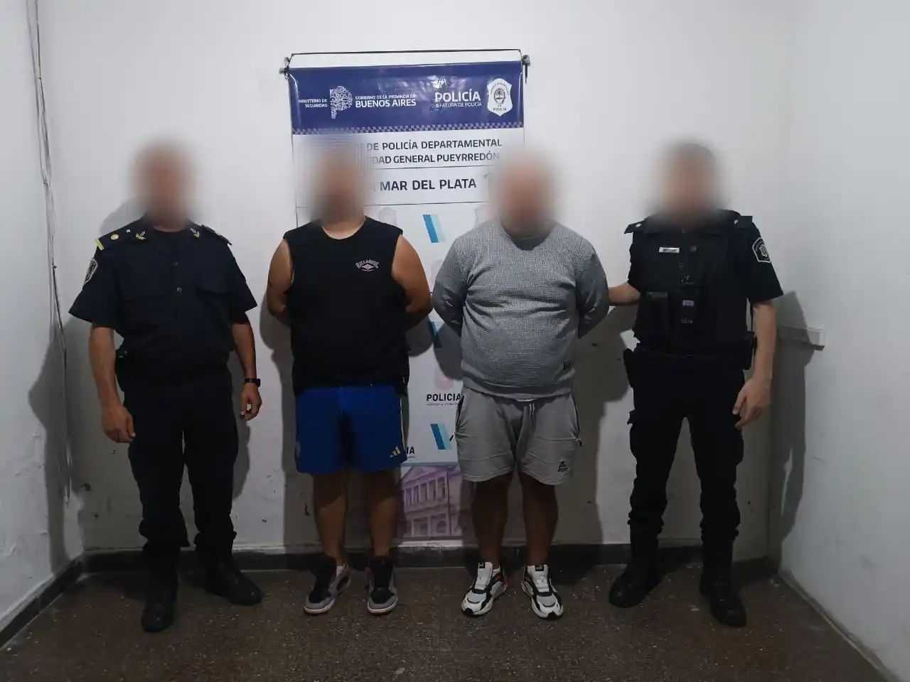 El hecho ocurrió en el gimnasio City Hall, ubicado en Moreno al 2600, donde los sujetos se presentaron como supuestos empleados de la empresa “Mundo Limpio”.