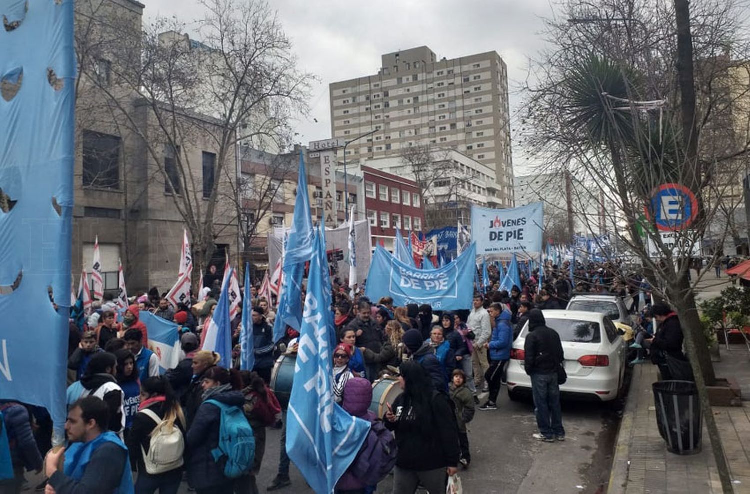 Segundo día de acampe con cortes en la zona de la Municipalidad