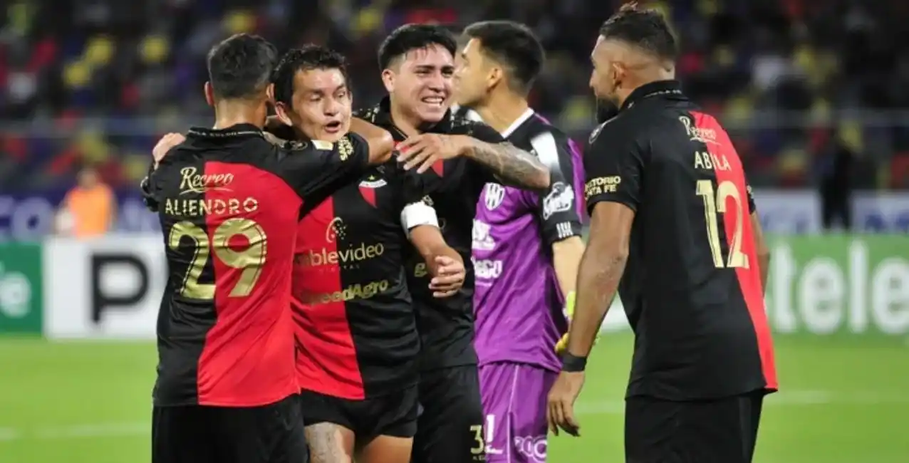 Colón recibe a Peñarol en su vuelta a la Copa Libertadores