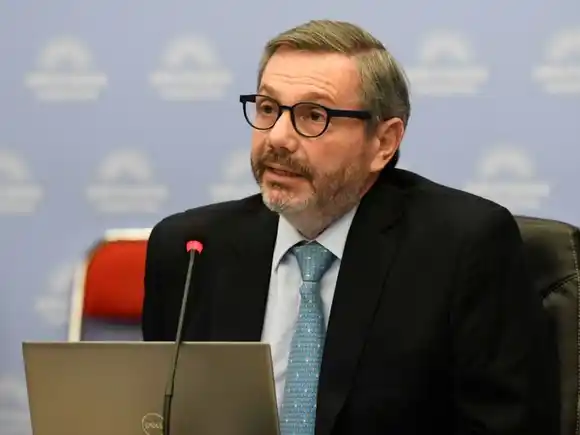 Tras desmentir una reforma previsional, Milei echó al titular de ANSES