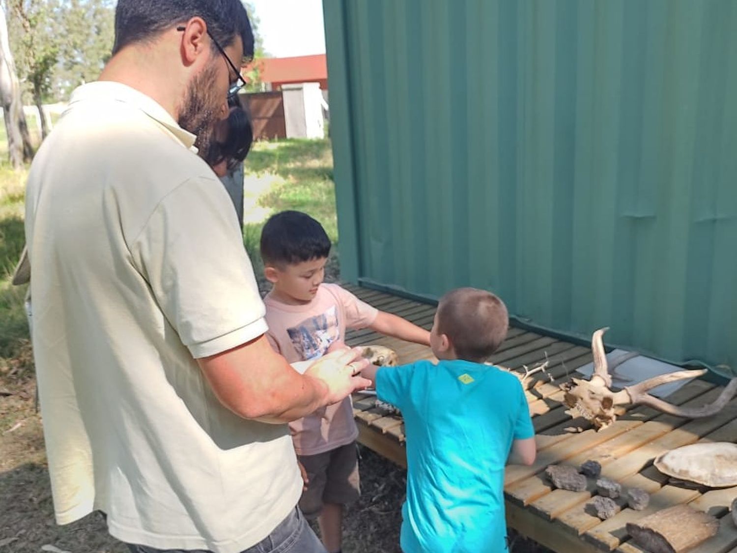 Exposición de restos fósiles en el parque recreativo Minuanes