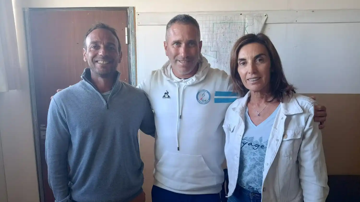 El director de Deportes Juan Coria, junto a los inspectores Ariel González y Valeria Di Fiori