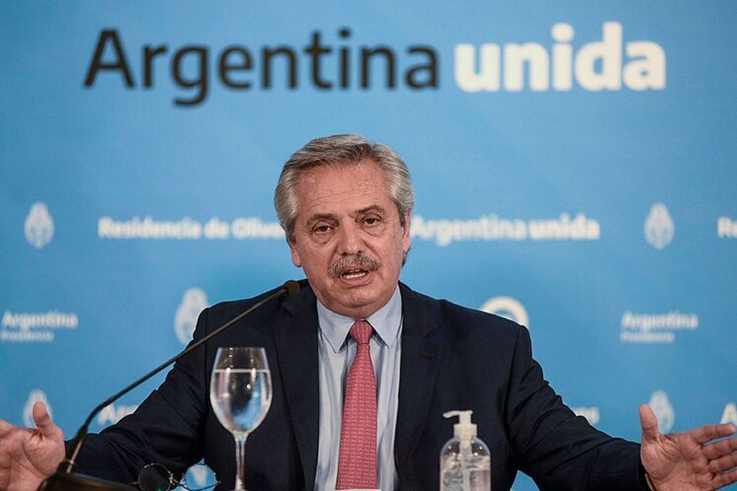 Fernández pide a Biden desterrar ideas de intervención en Venezuela