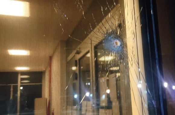 Atacaron a tiros el Centro de Justicia Penal en vísperas del juicio contra el líder de Los Monos