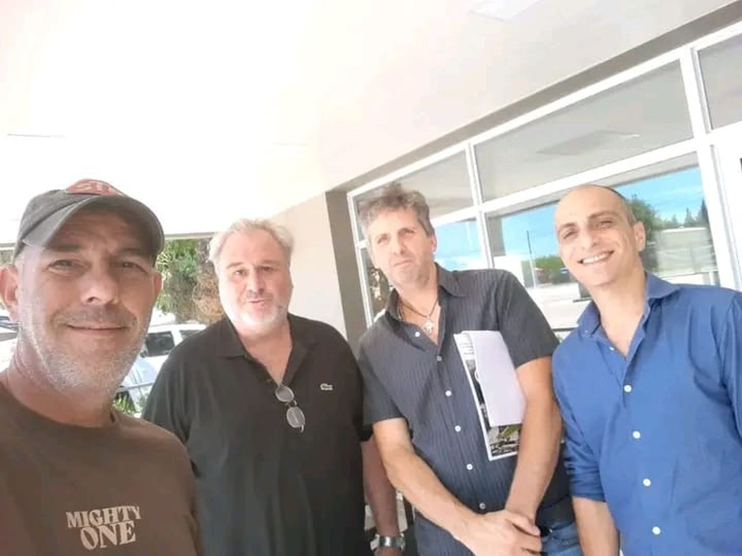 Marcelo Meda (2º de izq. a der.) junto al resto de miembros de la reunión.
