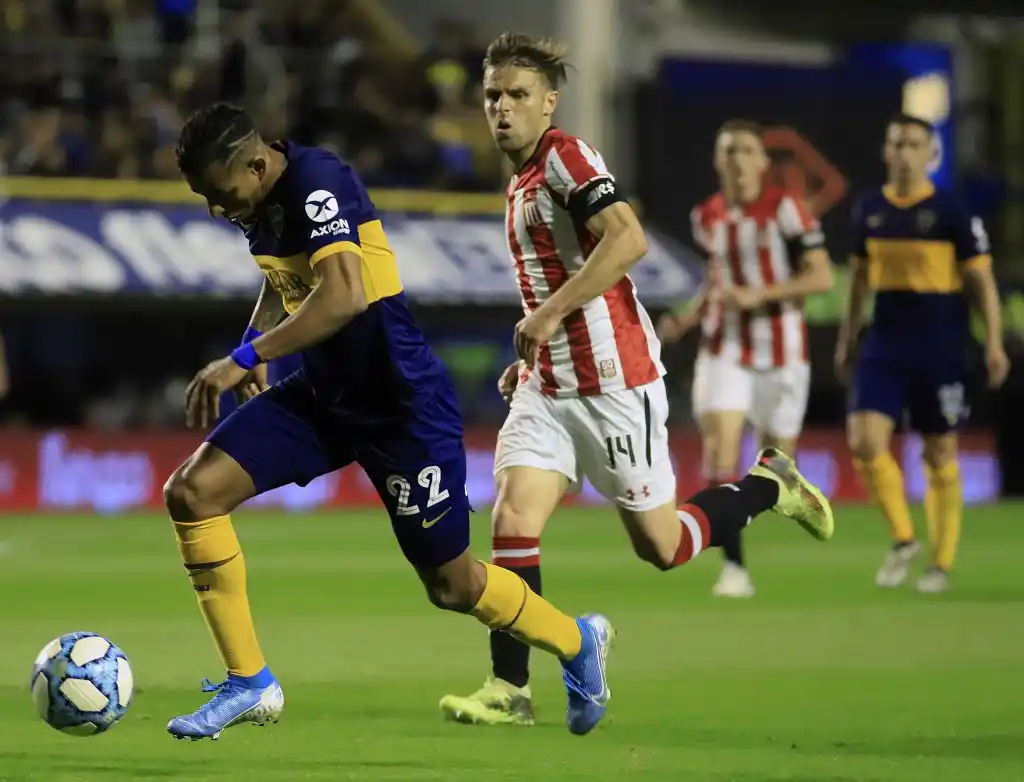 Boca golpeó temprano para ganar y ser puntero