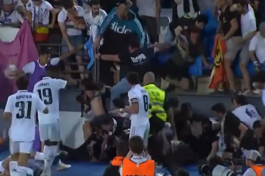 Dramático momento en España: hinchas del Real Madrid Castilla festejaban un gol y se cayó la tribuna