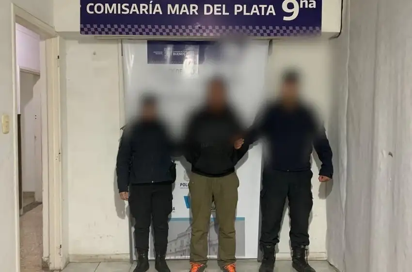 Detienen a un hombre que atacó a otro a trompadas para robarle