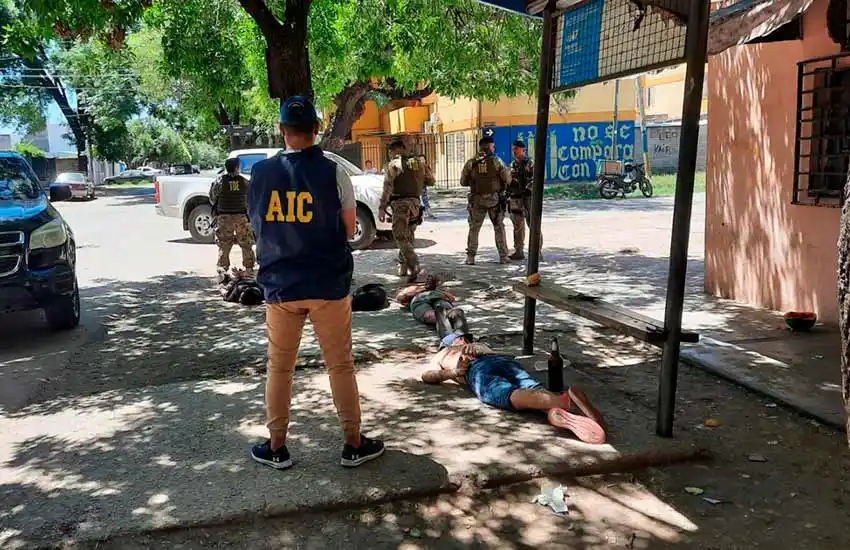 La policía detuvo a tres personas en zona norte y secuestró droga