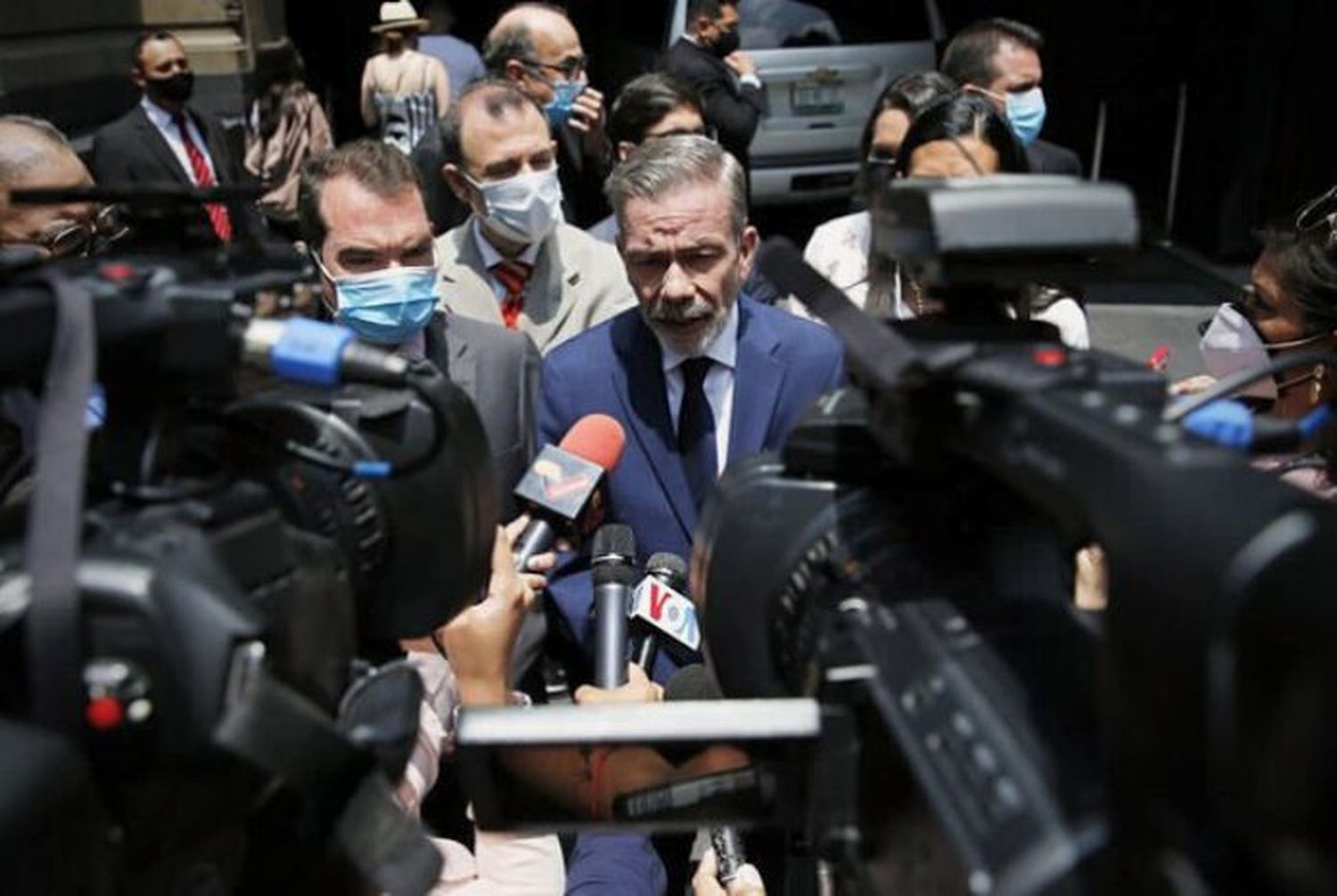 Diálogo en México: Blyde aspira alivio a la crisis humanitaria y el regreso a la democracia