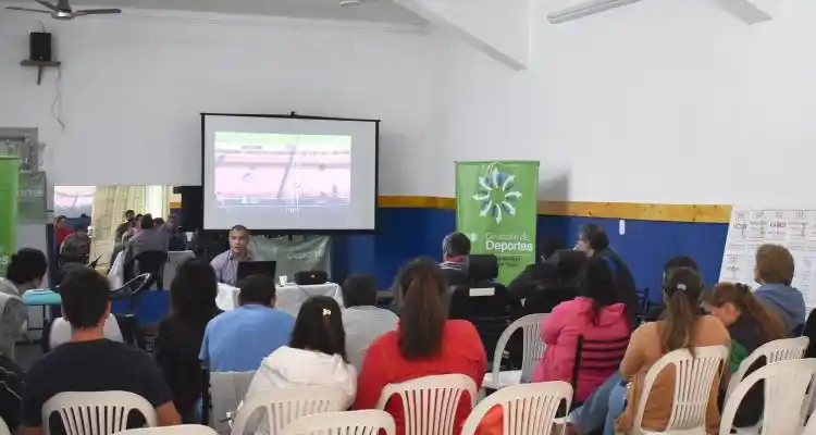 Capacitación sobre deporte adaptado en el Estadio Municipal