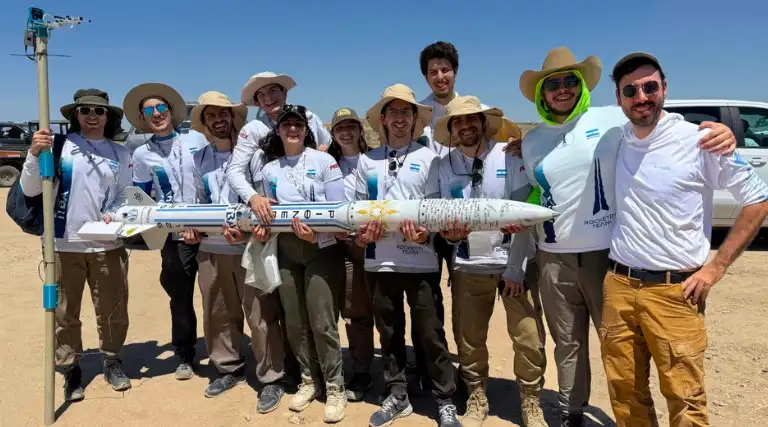 Estudiantes argentinos diseñaron el cohete supersónico “Aconcagua”.