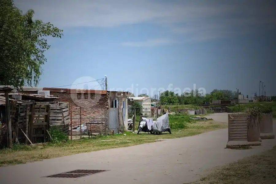 Encontraron a un niño menor de 4 años deambulando solo y semi desnudo por barrio Mora