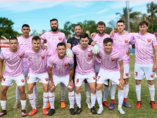 Ferro con casaca conmemorativa por el Día de la Madre, empató y es uno de los puntero del Clausura.Foto:IG CAFE
