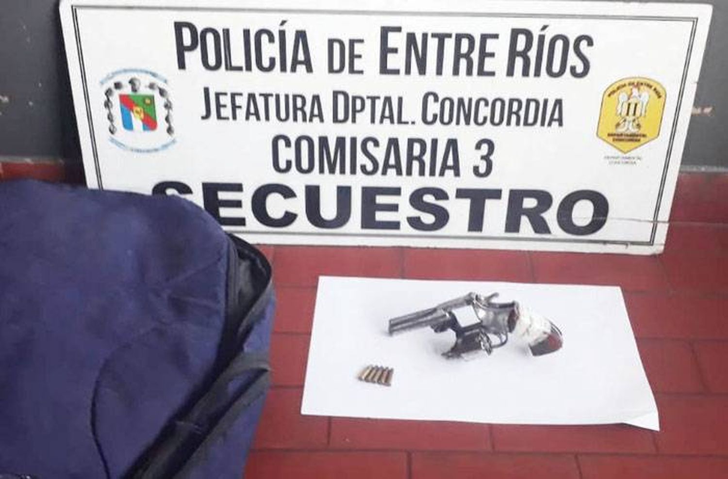 Detenidos por resistencia a la autoridad y portación de arma de fuego