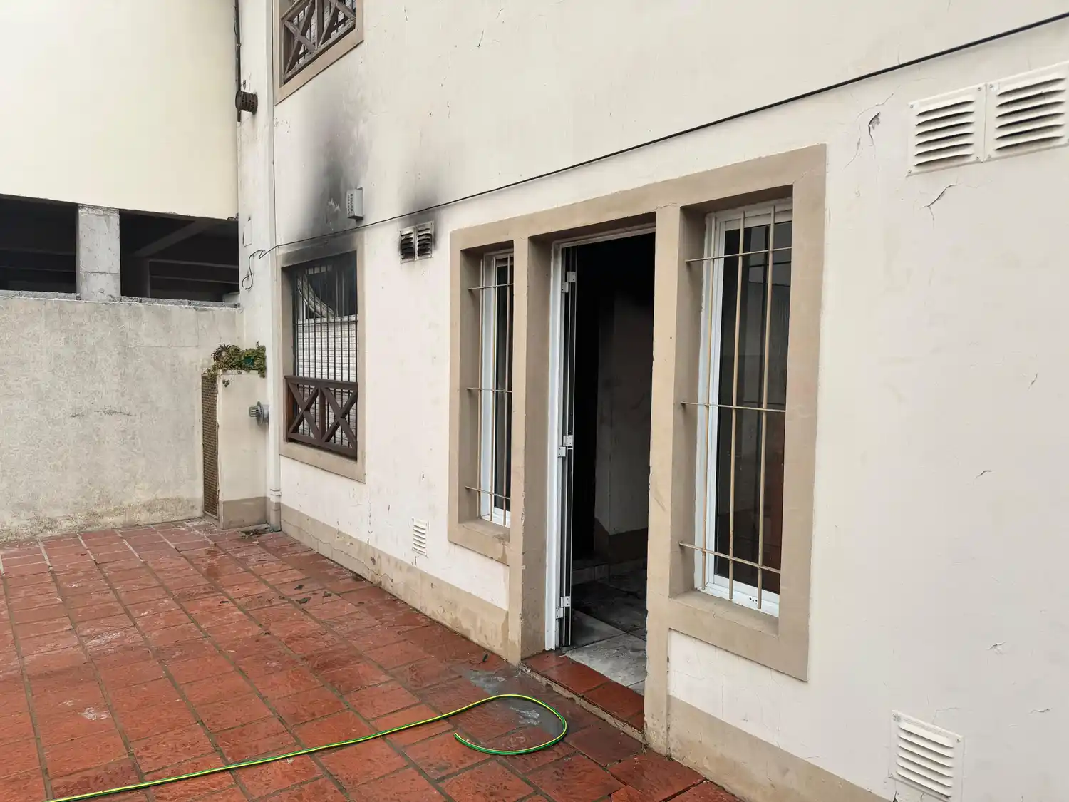 Investigan las causas del incendio.