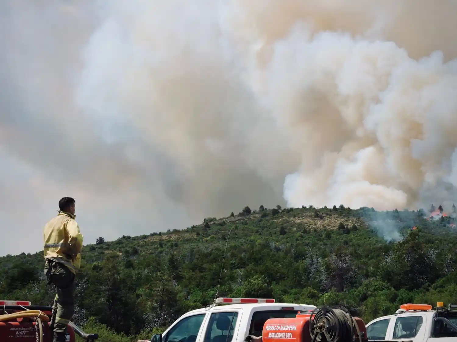 Continúa el trabajo de brigadistas santafesinos en Chubut para controlar el fuego