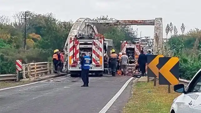 Ruta 131: accidente sobre el Puente Blanco involucró a tres camiones