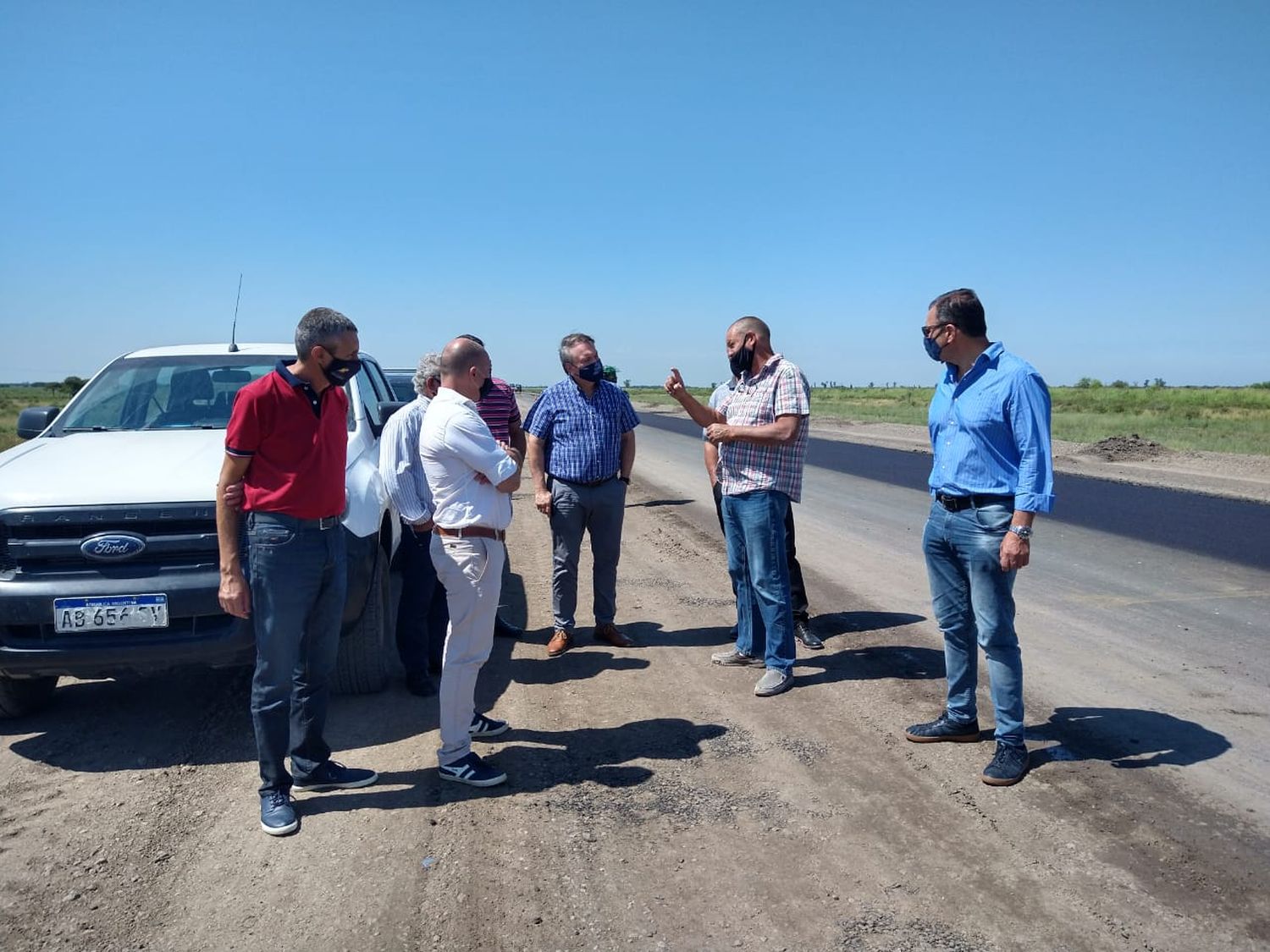 Michlig y González recorrieron la obra de repavimentación de la RP N° 2