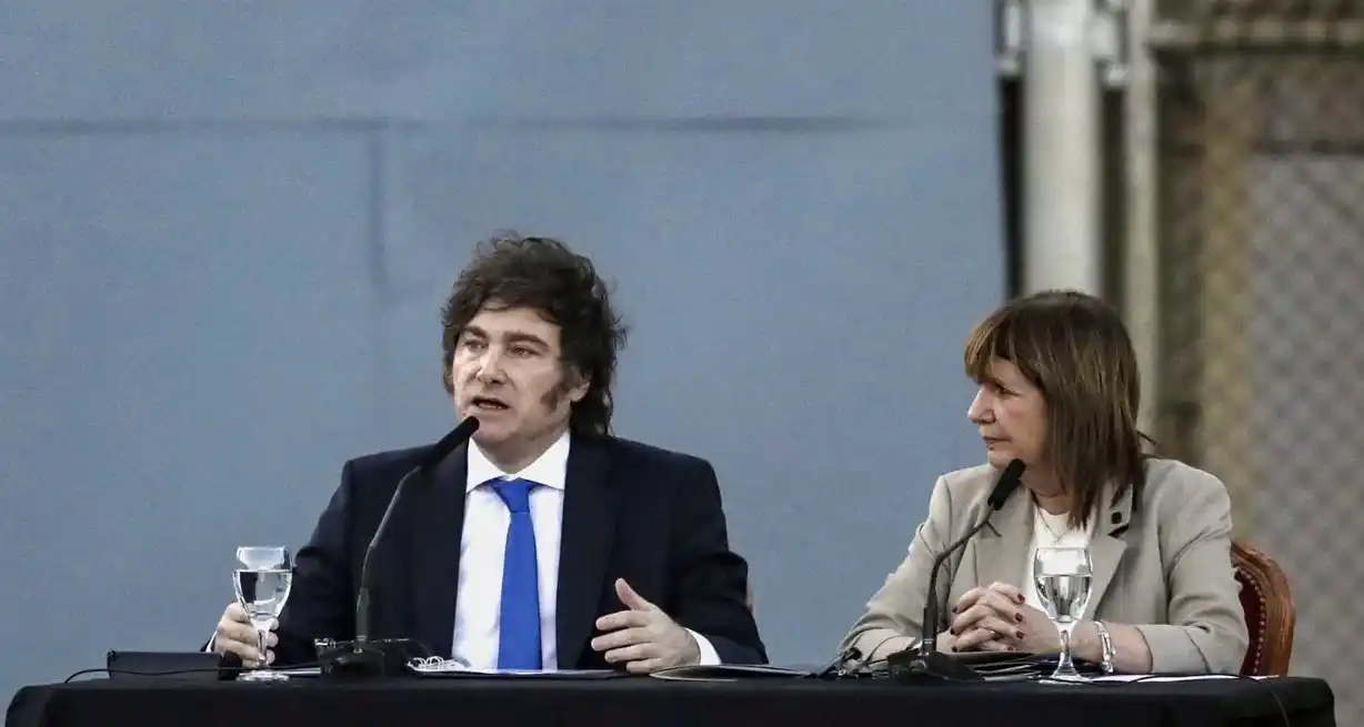 El presidente junto a la ministra de Seguridad, Patricia Bullrich. Reuters.