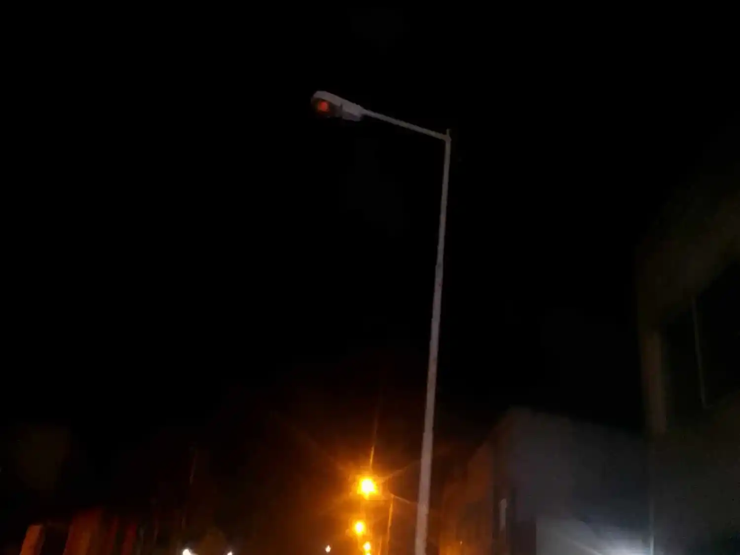 Calle San Martín: reclamos por luminaria rota