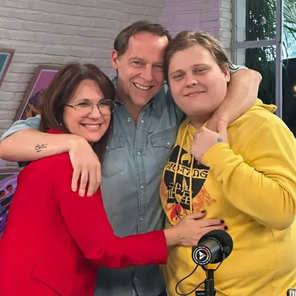 Luca Martin junto a sus padres Nancy Dupláa y Matías Martin