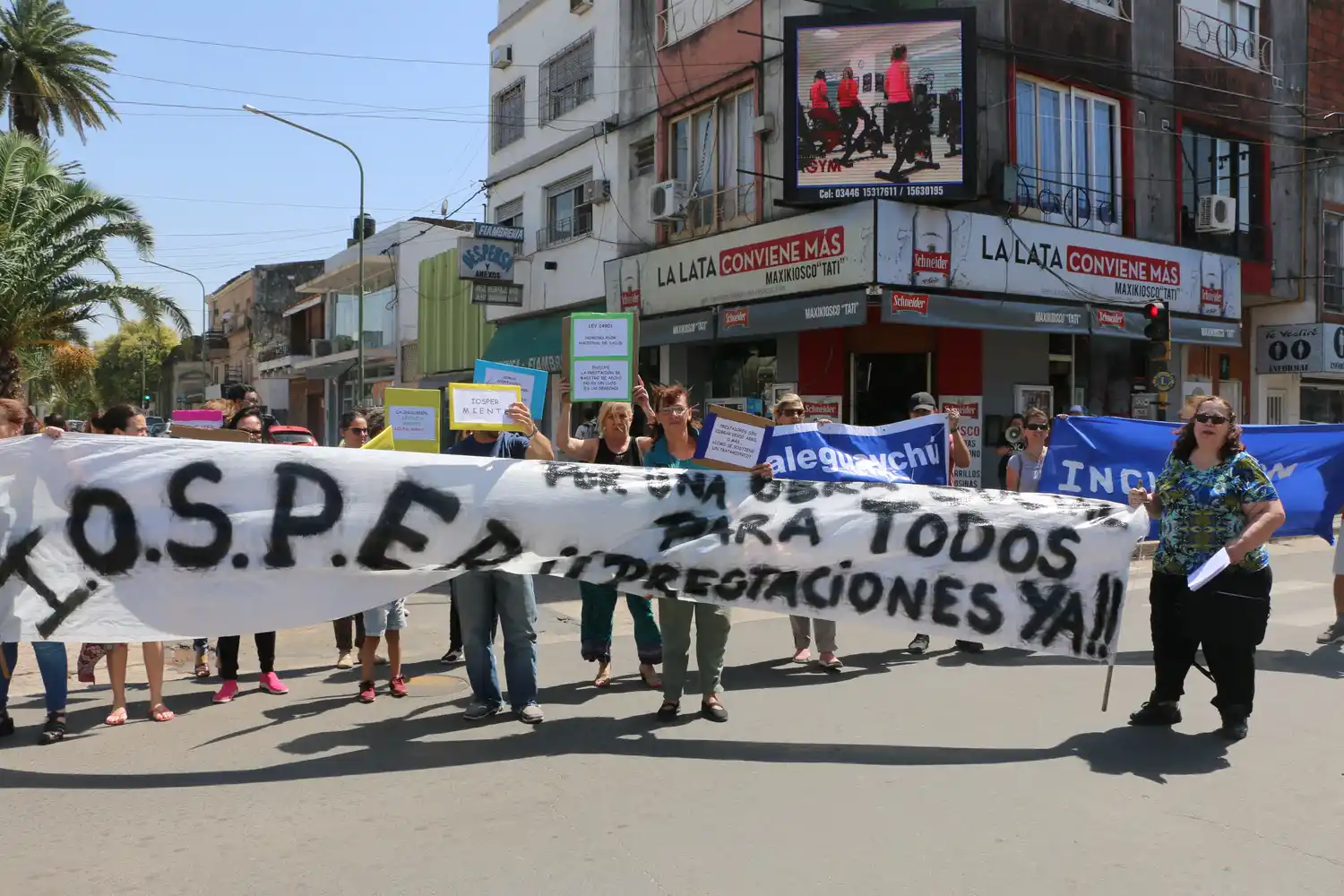 Padres y madres autoconvocados entregaron un petitorio en el Iosper 