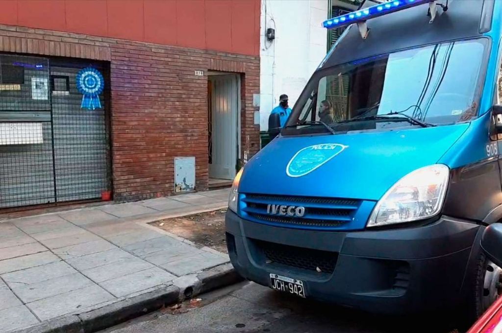 Delincuentes entraron a una casa, amenazaron a la familia y se fugaron a los tiros