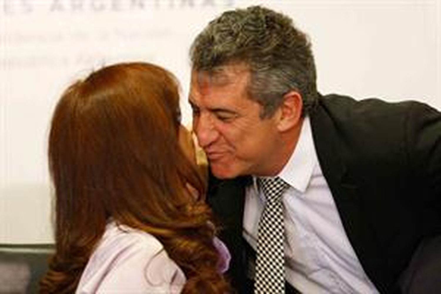 Elecciones 2015: Urribarri bajó su candidatura presidencial