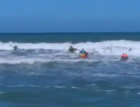 Prefectura y guardavidas rescataron a dos kayakistas