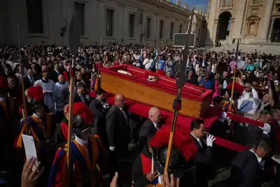 El cortejo fúnebre del papa Francisco recorrerá un trayecto de 6 km por Roma