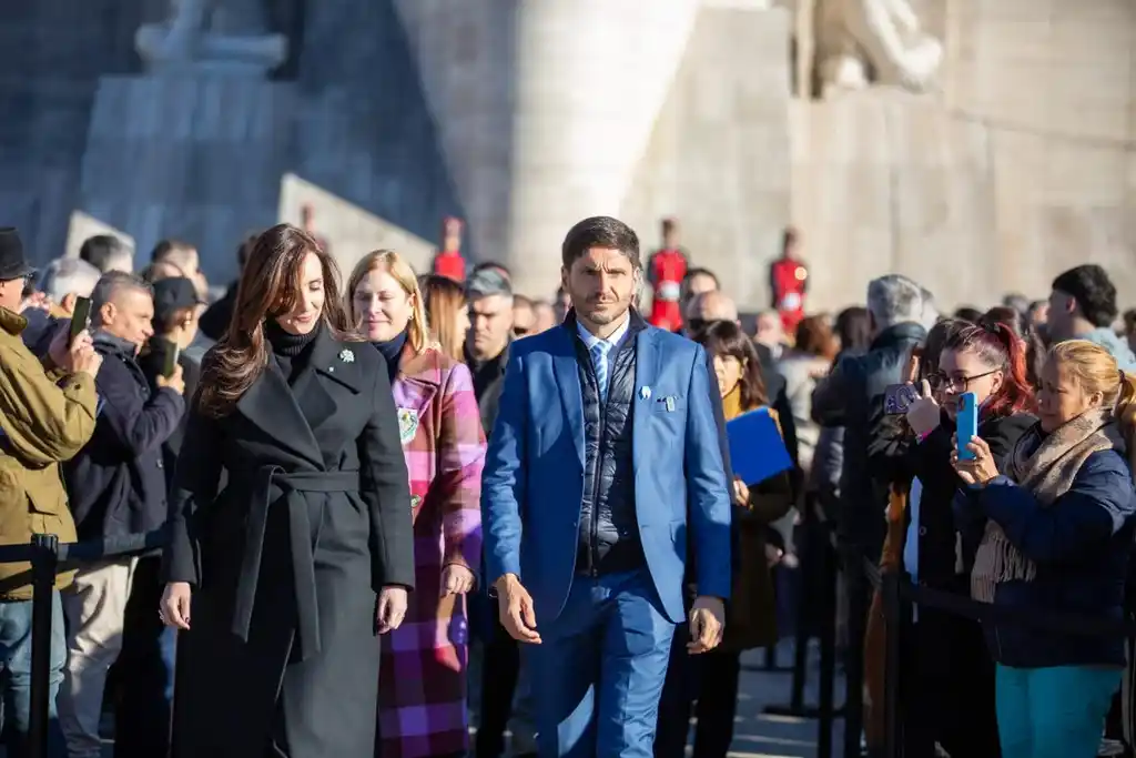 La vicepresidenta junto al gobernador Maximiliano Pullaro