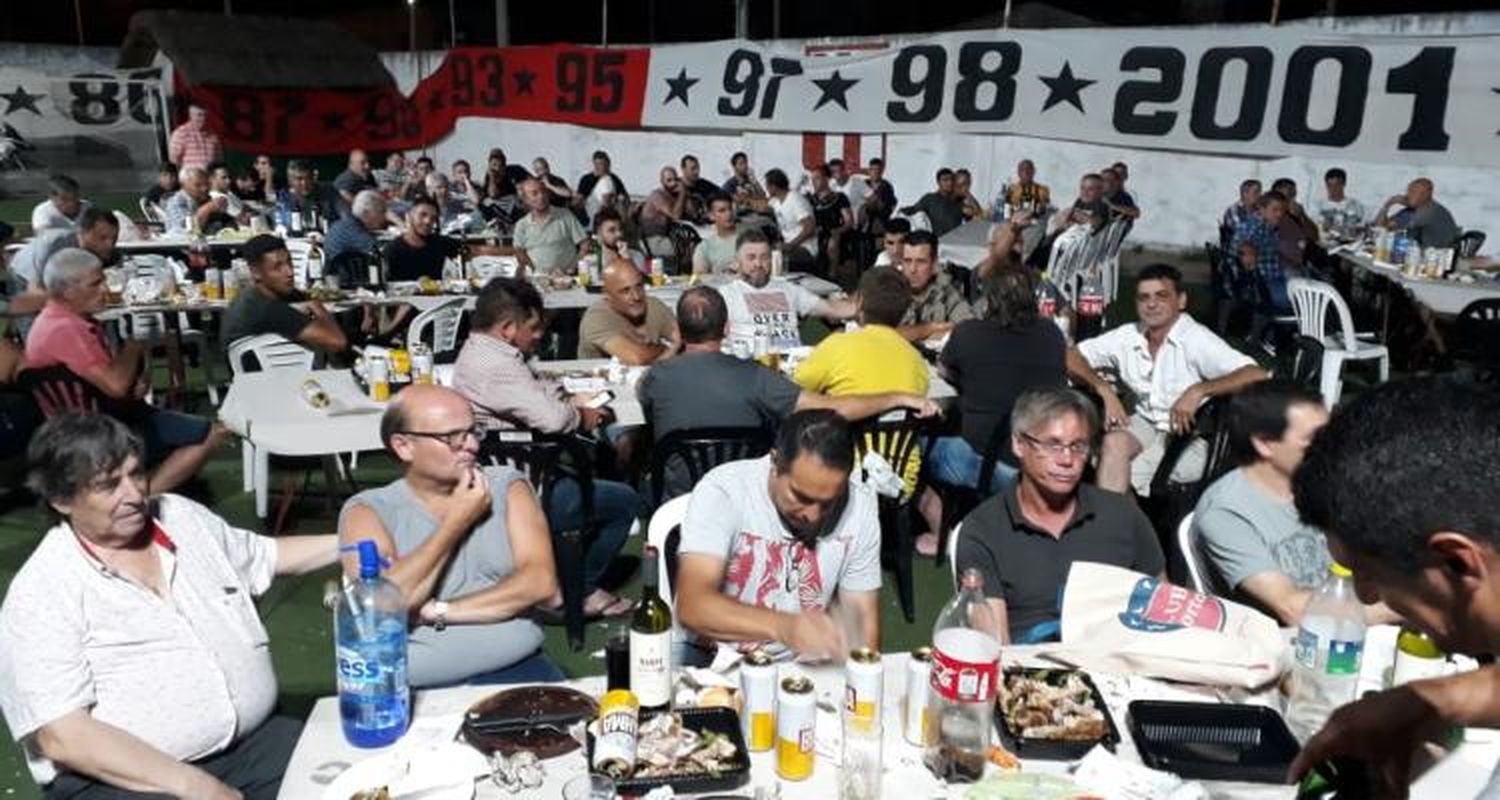 Las “glorias” de Paraná, con varios profesionales, se volvieron a juntar para despedir el 2019