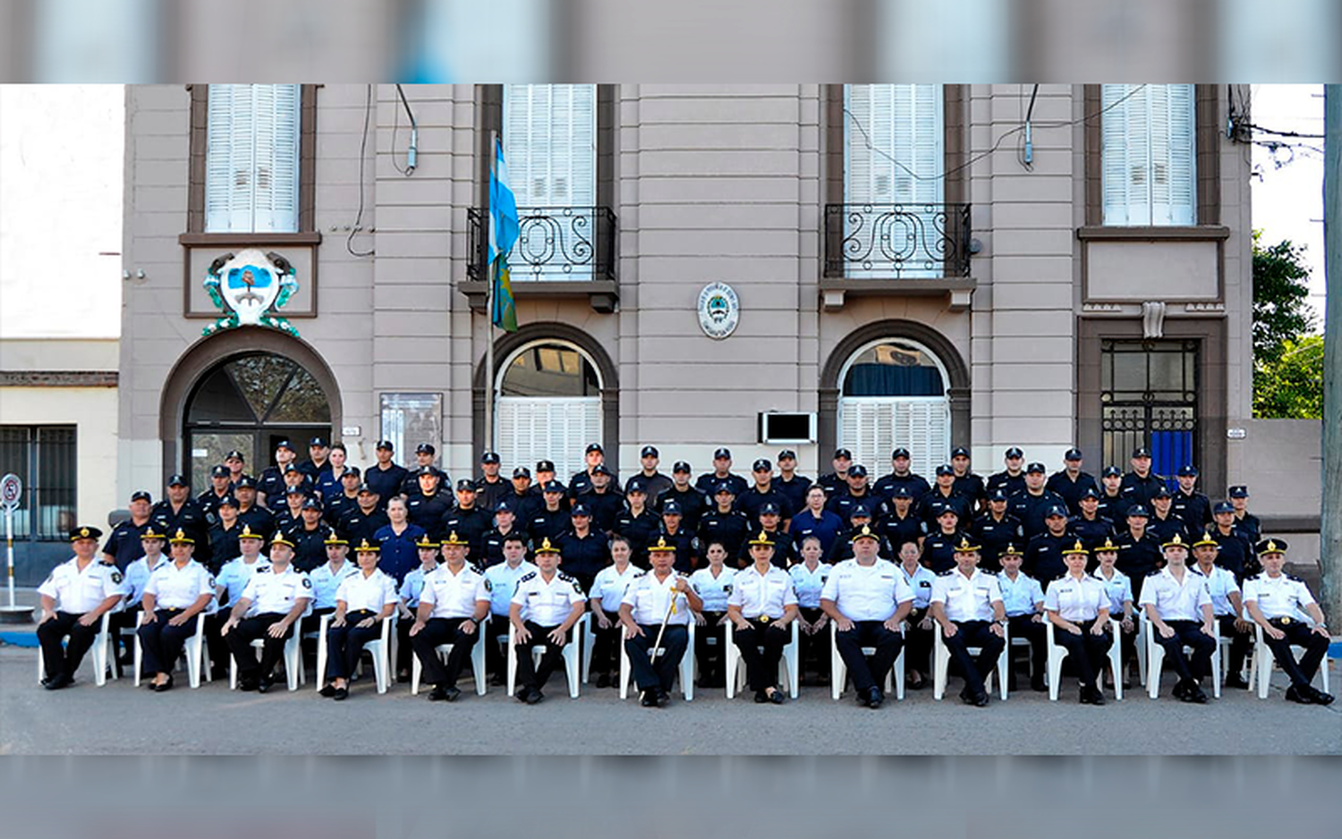 Saludo: “¡Feliz día a la policía de San Pedro!”