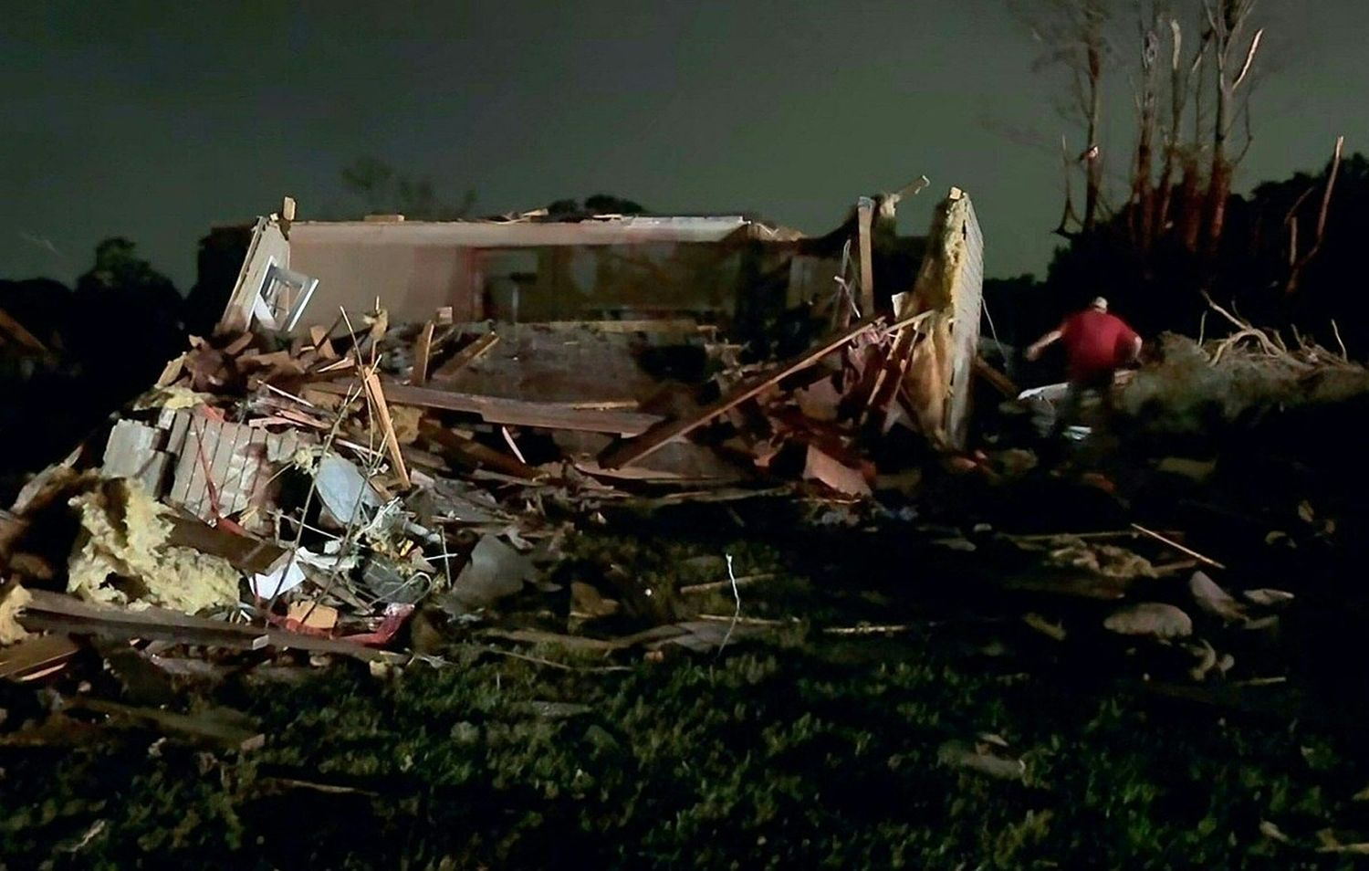 ¡ALERTA! Tornados matan a más de 20 personas en EE.UU.