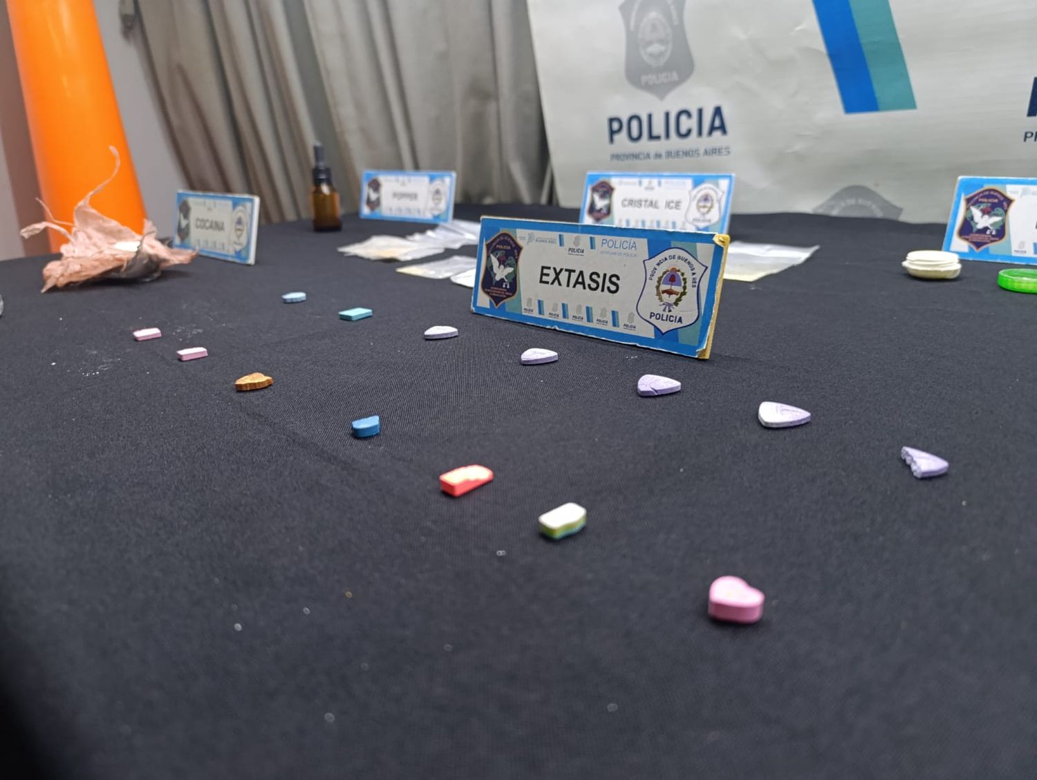 También incautaron cristal ice, ketamina, cocaína, popper, tusi y LSD.