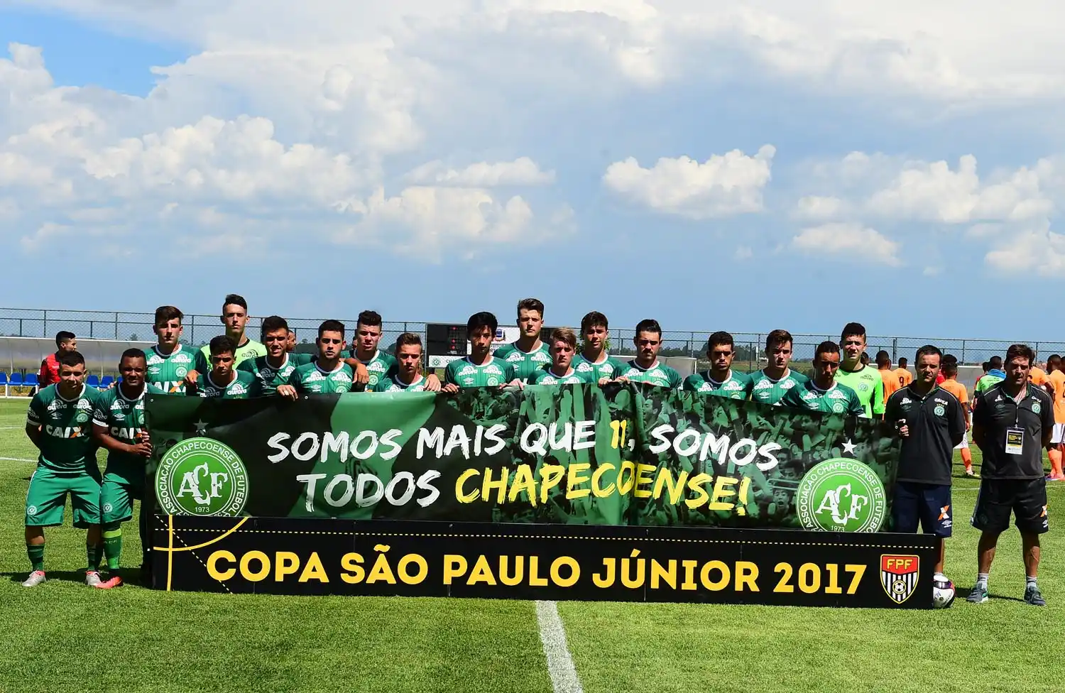 Chapecoense jugó su primer partido oficial tras el accidente